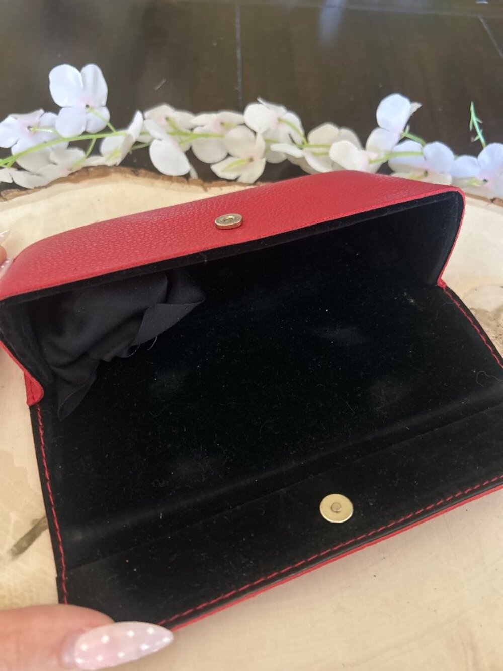 Guess Red Faux Leather Eyeglass Case Snap Magnetic Closure Soft Lined - Picture 5 of 10